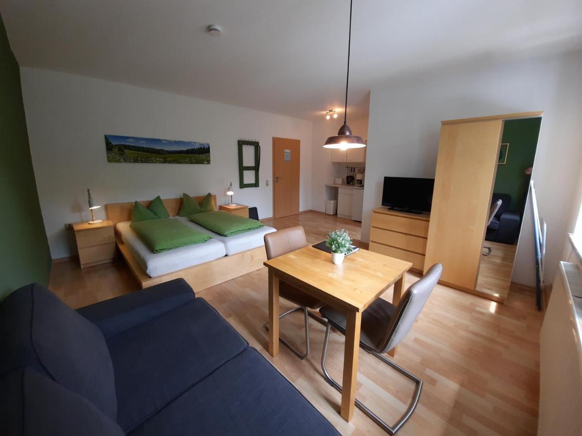 Apartments Und Bistro Zum Glasmacher Gehlberg Eksteriør billede