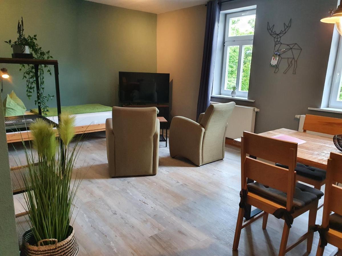 Apartments Und Bistro Zum Glasmacher Gehlberg Eksteriør billede