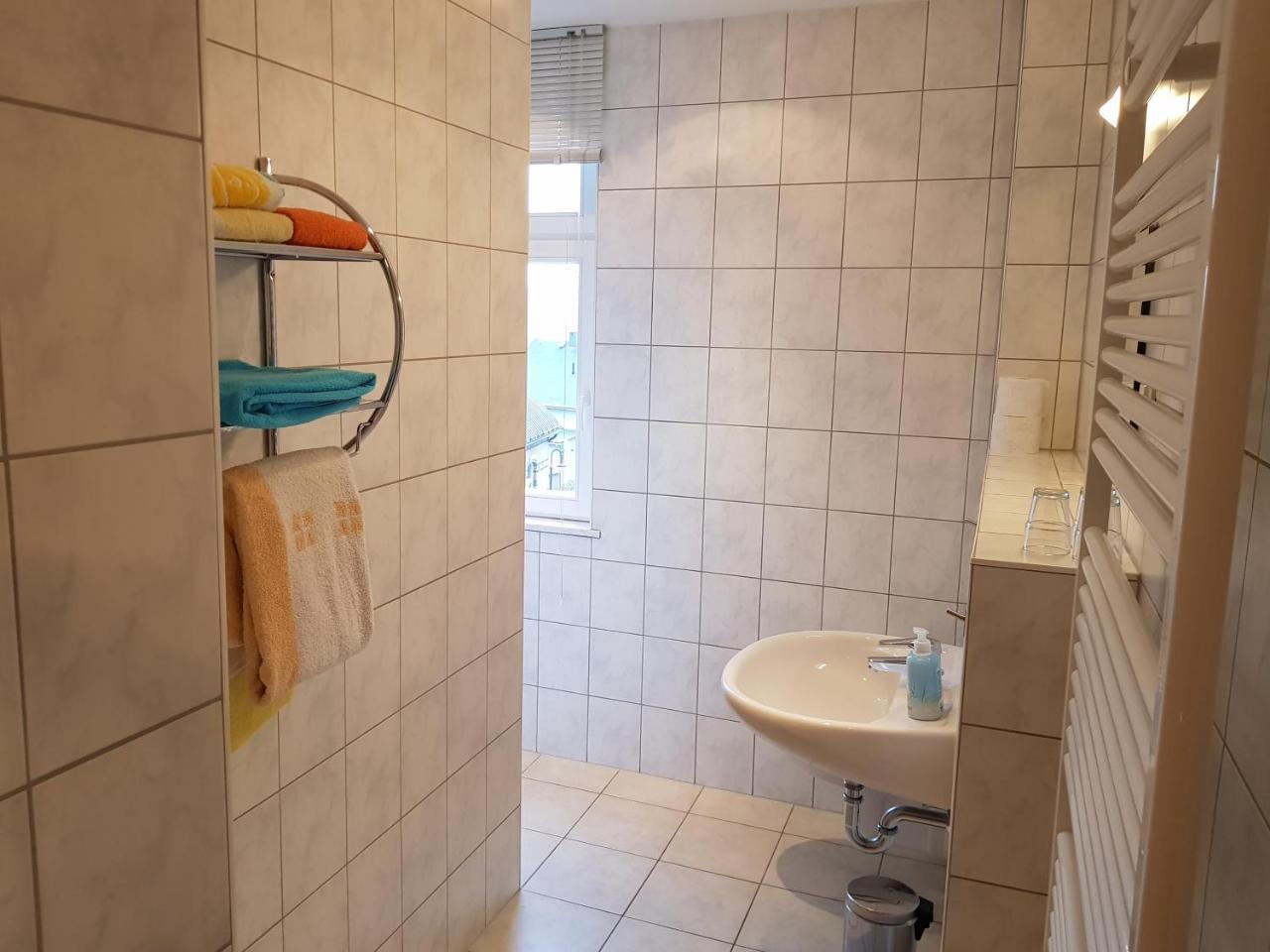 Apartments Und Bistro Zum Glasmacher Gehlberg Eksteriør billede
