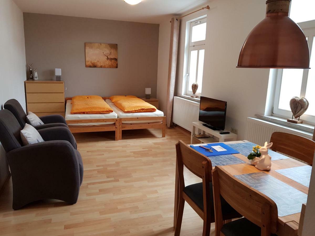 Apartments Und Bistro Zum Glasmacher Gehlberg Eksteriør billede