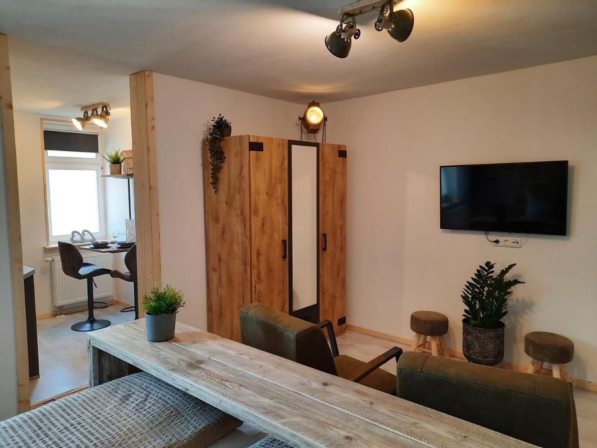 Apartments Und Bistro Zum Glasmacher Gehlberg Eksteriør billede