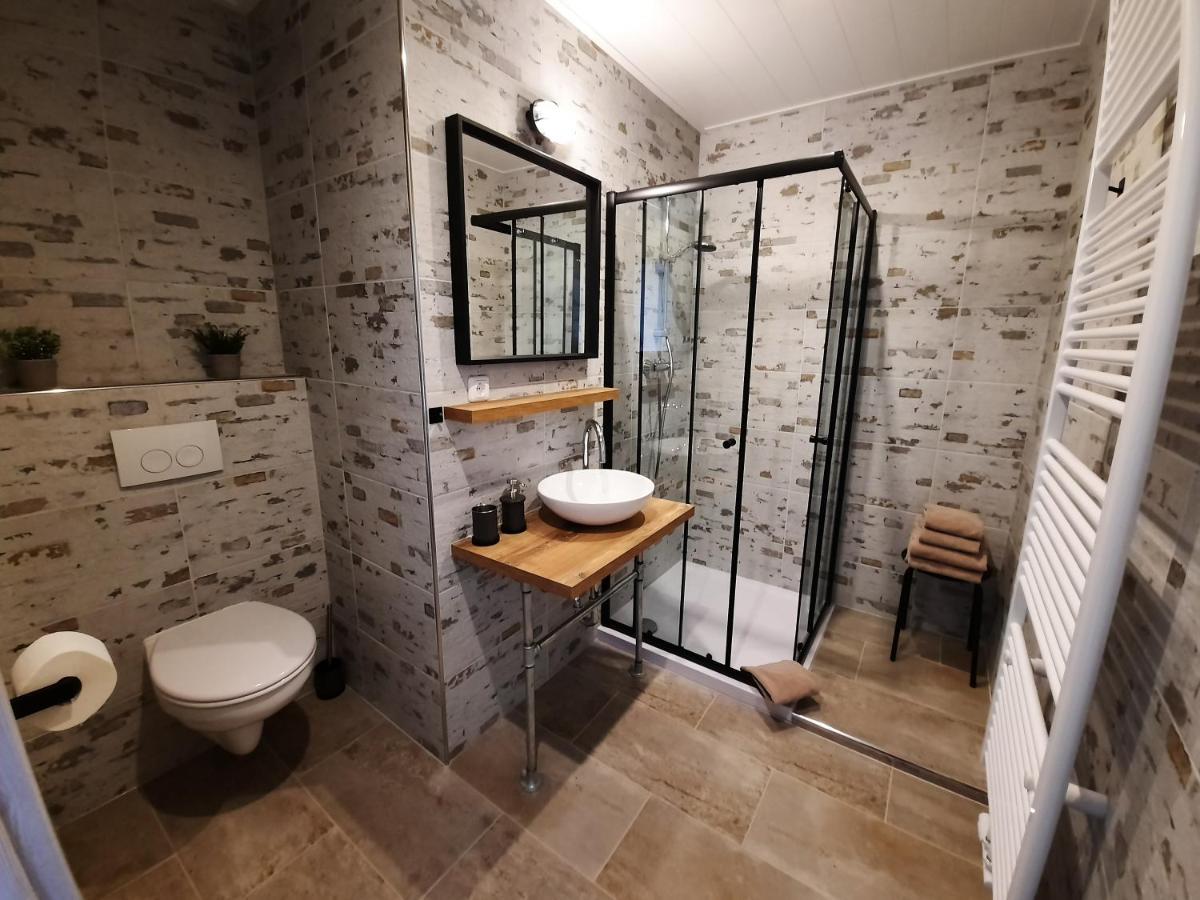 Apartments Und Bistro Zum Glasmacher Gehlberg Eksteriør billede