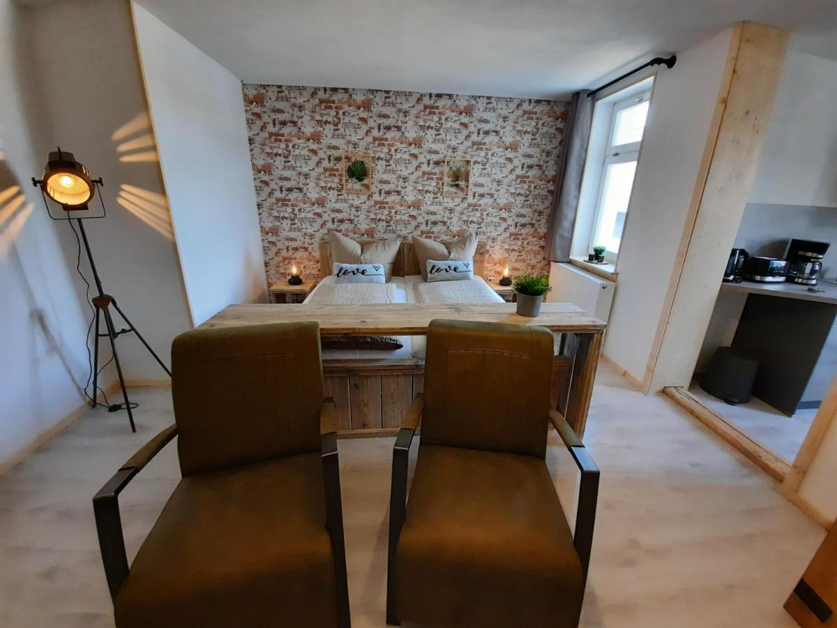 Apartments Und Bistro Zum Glasmacher Gehlberg Eksteriør billede